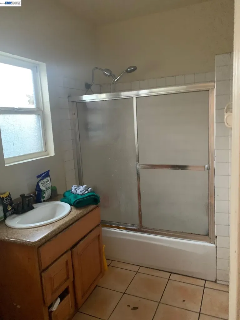 7333 Lockwood Street Oakland CA 94621