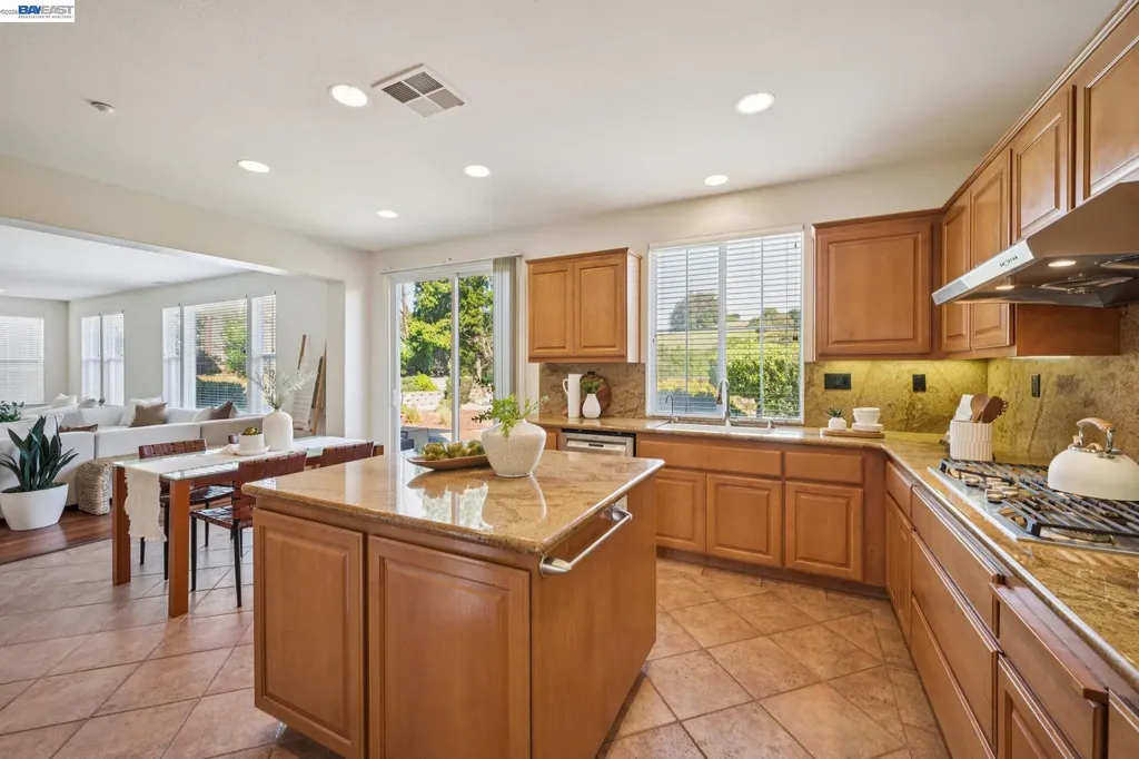 28862 Bay Heights Road Hayward CA 94542