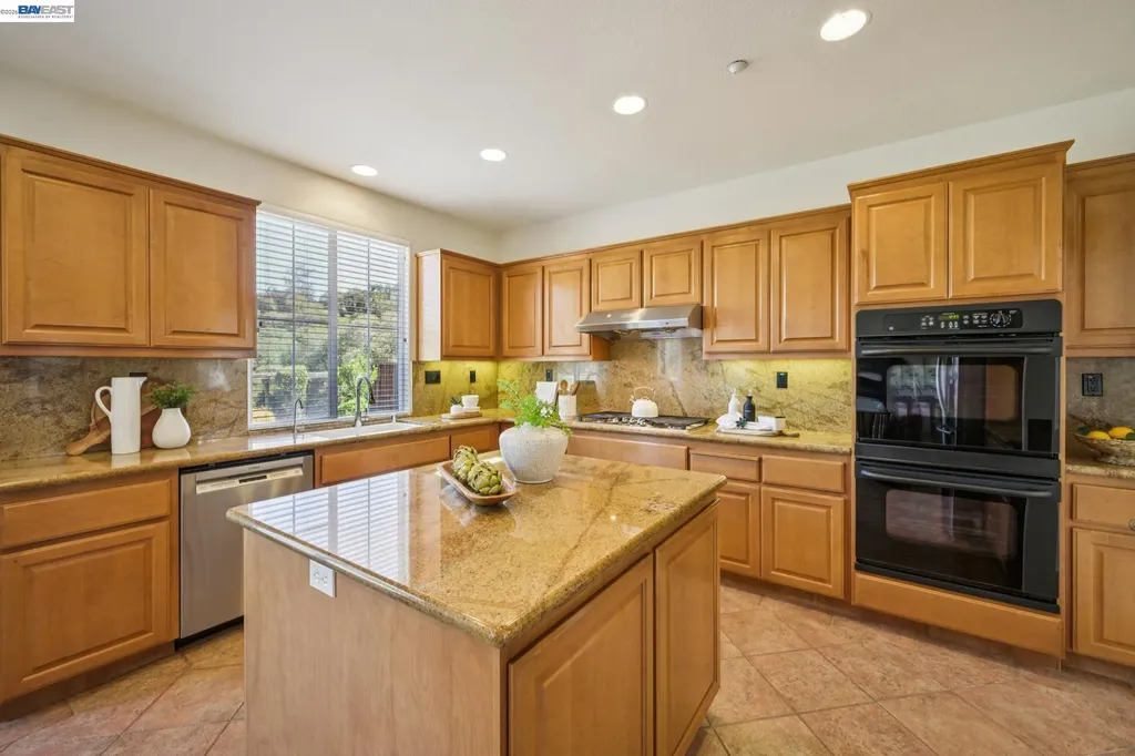 28862 Bay Heights Road Hayward CA 94542