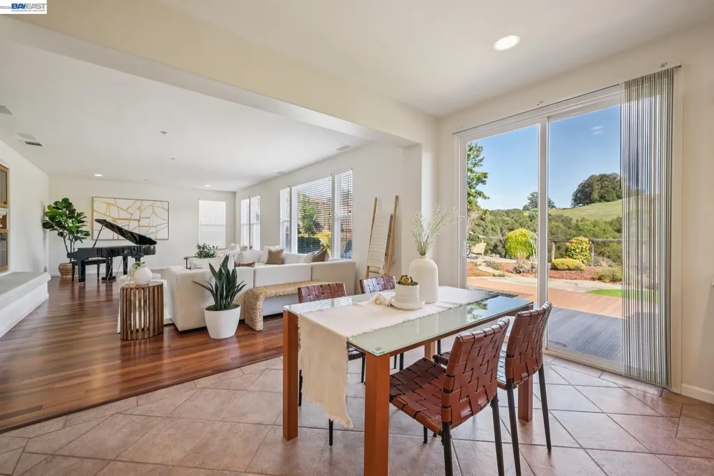 28862 Bay Heights Road Hayward CA 94542