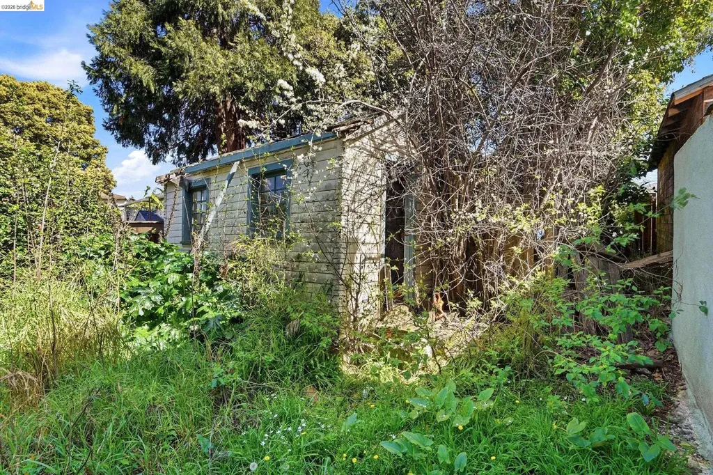 1610 52nd Avenue Oakland CA 94601