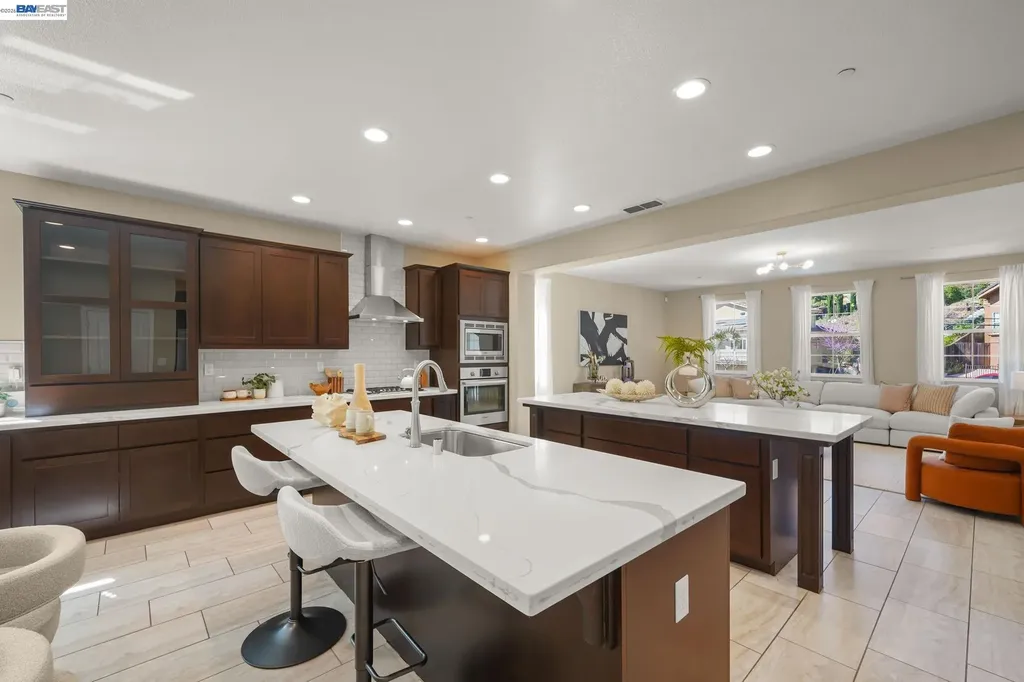 2703 Tribune Avenue Hayward CA 94542