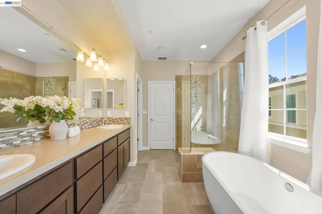 2703 Tribune Avenue Hayward CA 94542