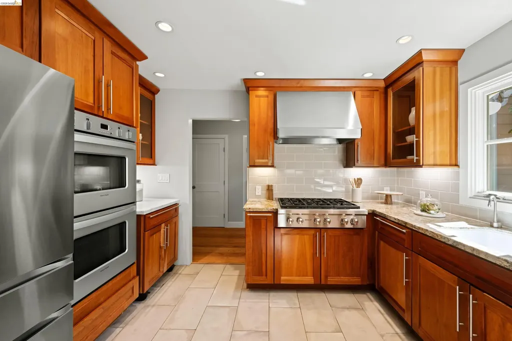 6611 Ascot Drive Oakland CA 94611