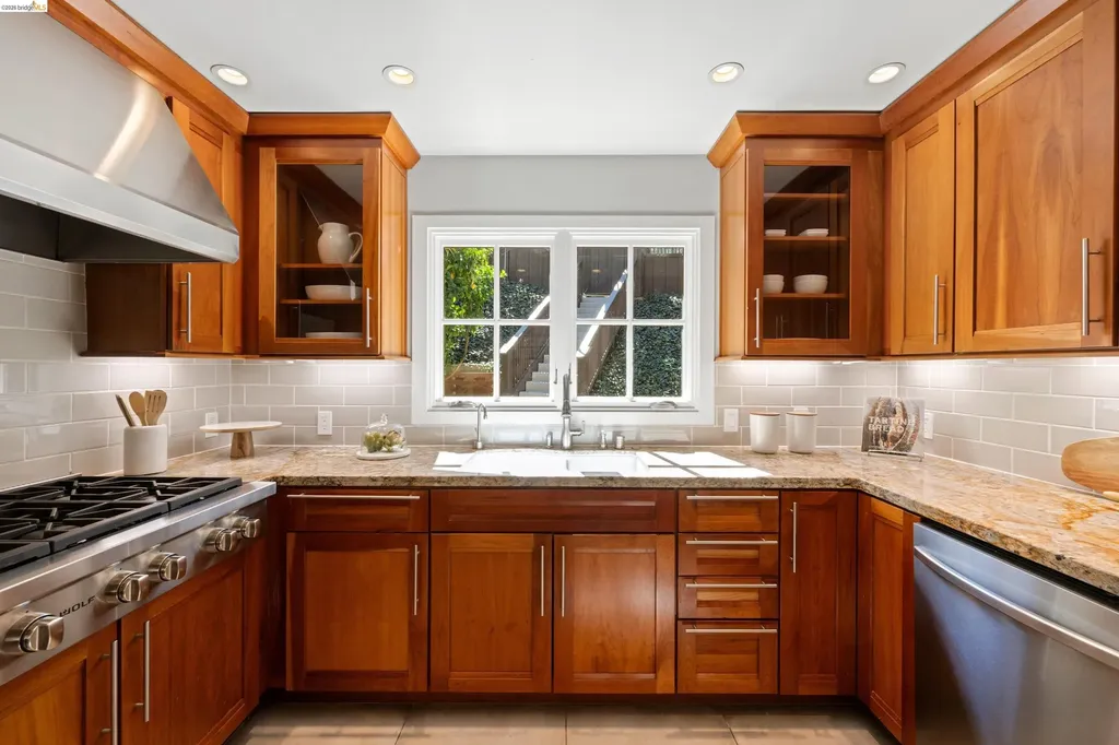 6611 Ascot Drive Oakland CA 94611