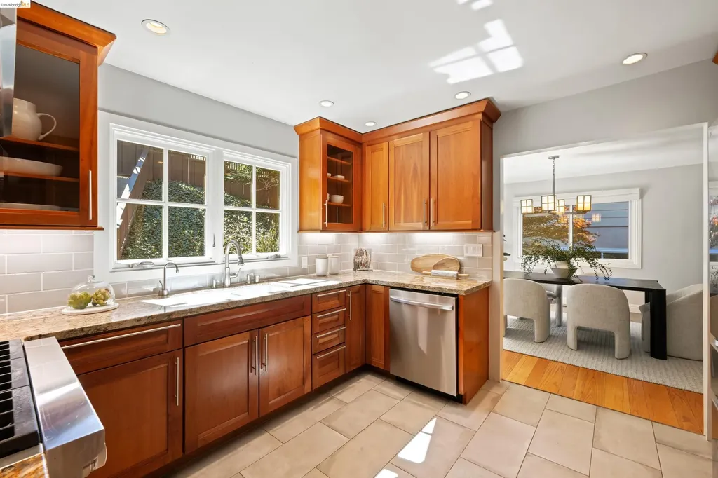 6611 Ascot Drive Oakland CA 94611