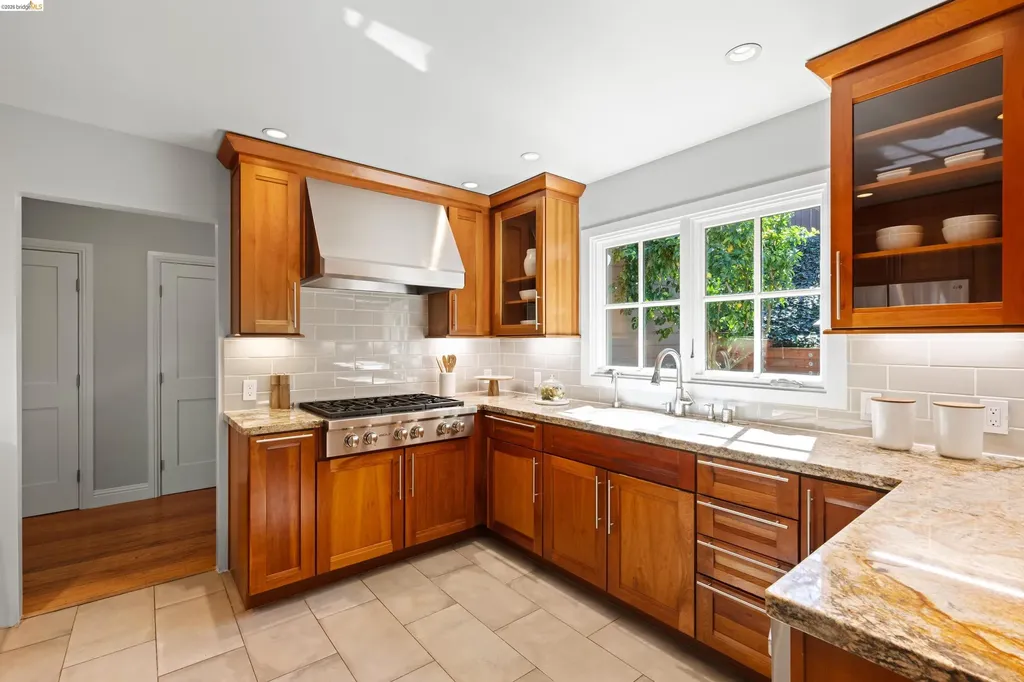 6611 Ascot Drive Oakland CA 94611