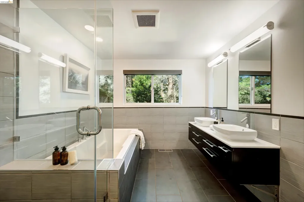 6611 Ascot Drive Oakland CA 94611