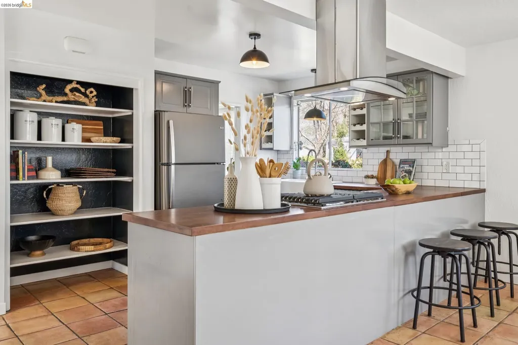 1550 Havenscourt Boulevard Oakland CA 94621