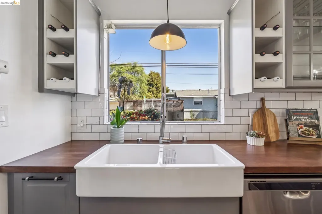 1550 Havenscourt Boulevard Oakland CA 94621