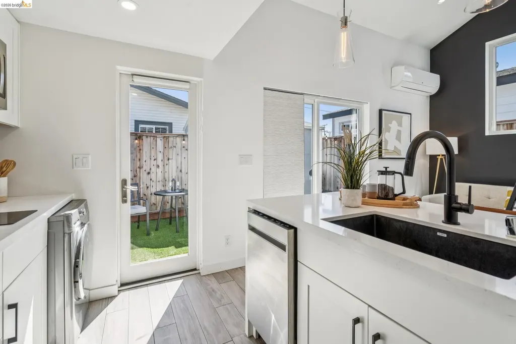 1550 Havenscourt Boulevard Oakland CA 94621