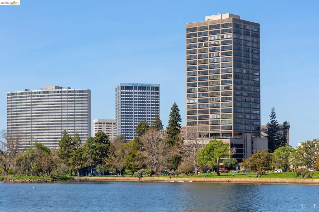 Oakland CA, 565 Bellevue Avenue, Unit 2205