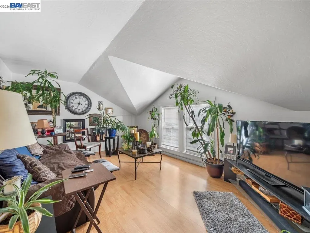 2550 Pleasant Street Oakland CA 94602