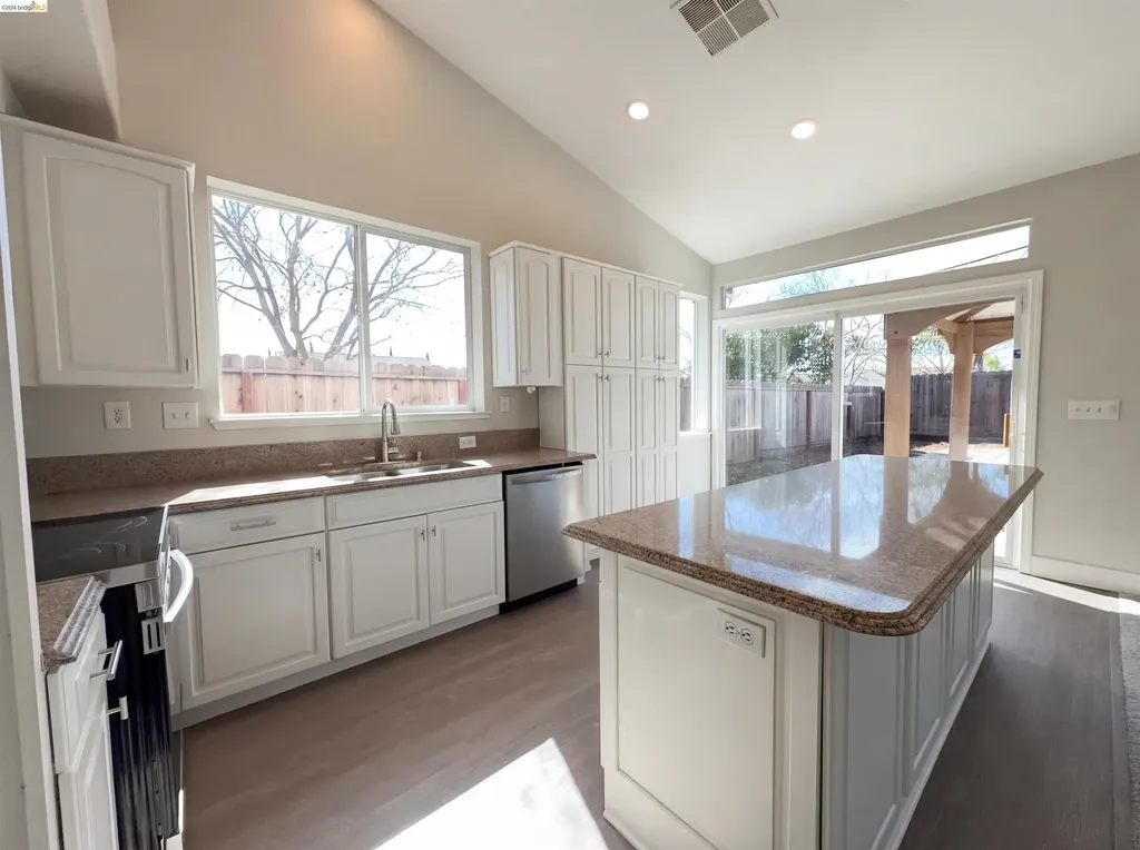 300 Perkins Court Suisun City CA 94585