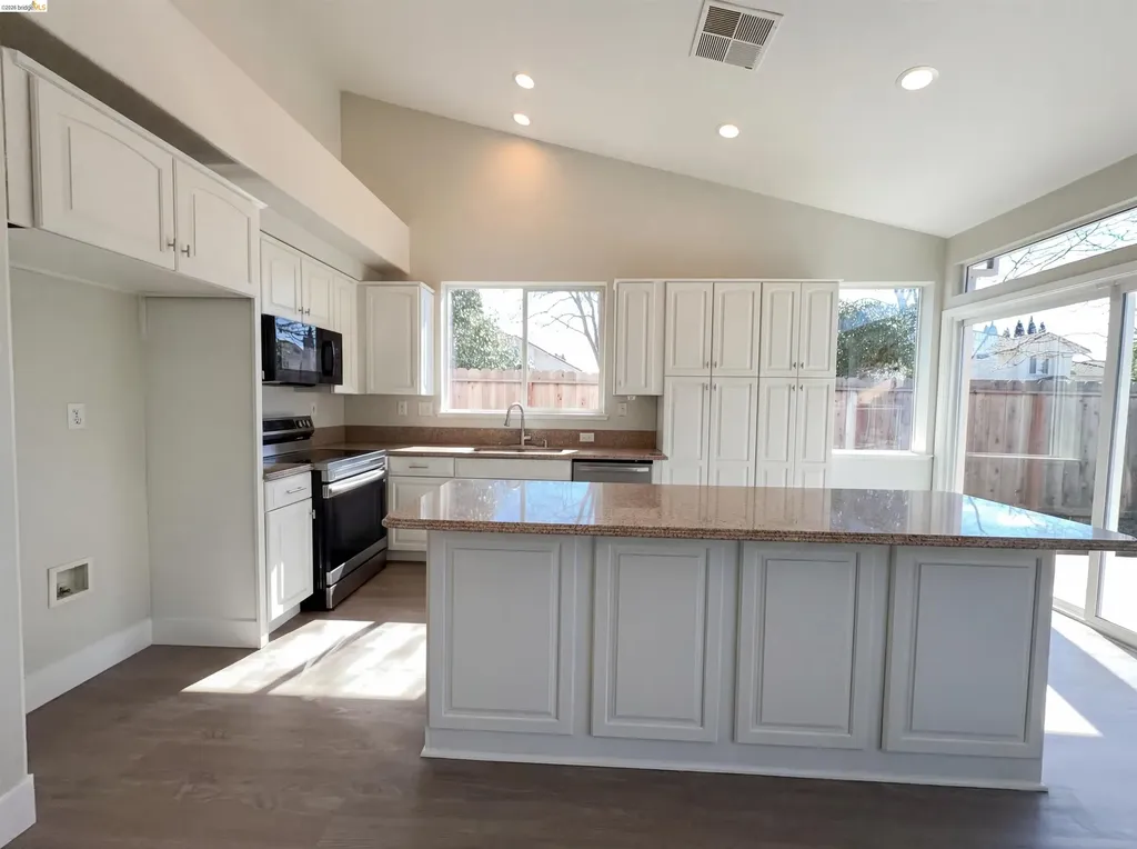 300 Perkins Court Suisun City CA 94585