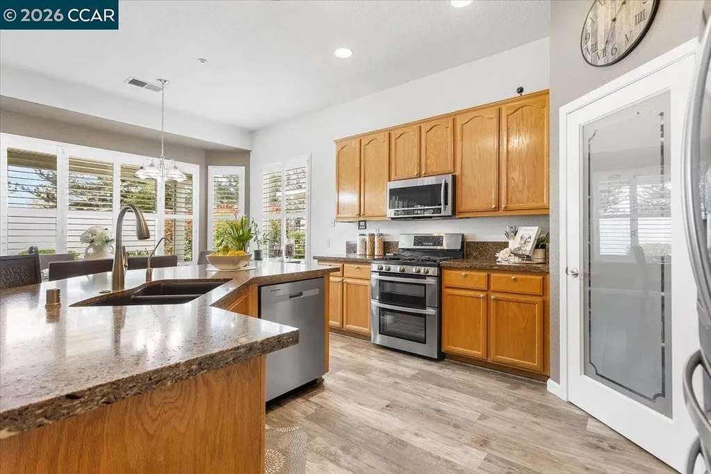 377 Street Claire Terrace Brentwood CA 94513