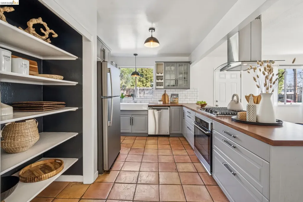 1550 Havenscourt Boulevard Oakland CA 94621
