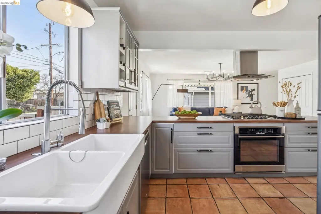 1550 Havenscourt Boulevard Oakland CA 94621