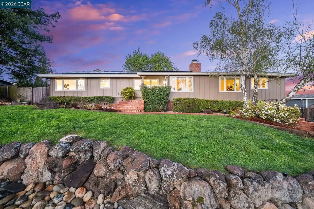 102 Hillcrest Drive Orinda CA 94563