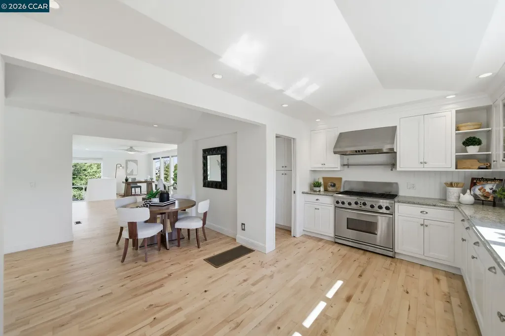 102 Hillcrest Drive Orinda CA 94563