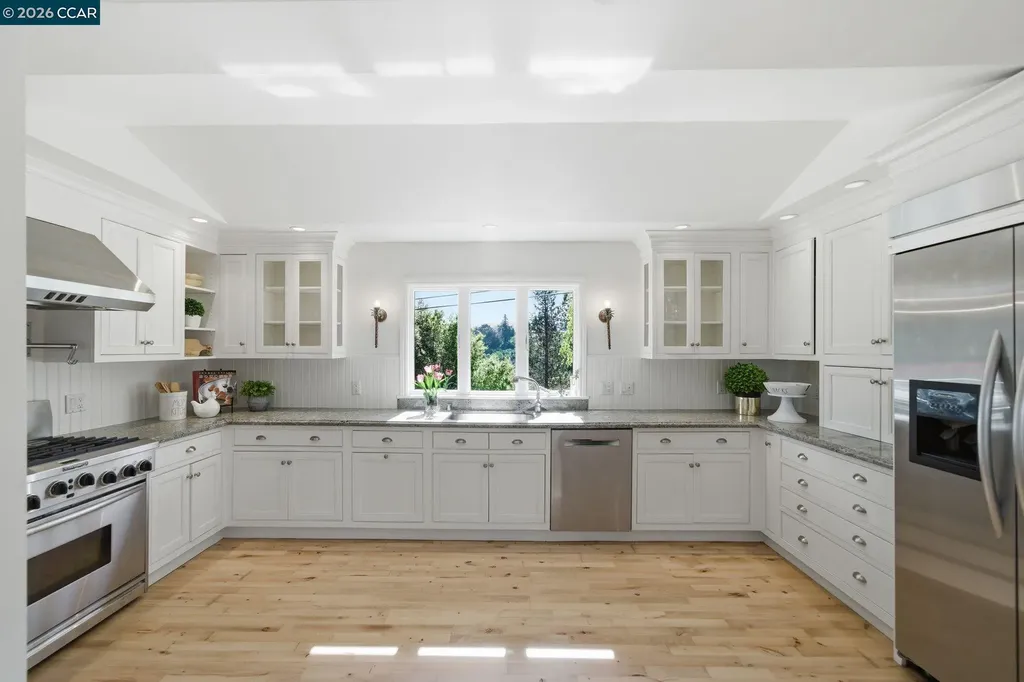 102 Hillcrest Drive Orinda CA 94563