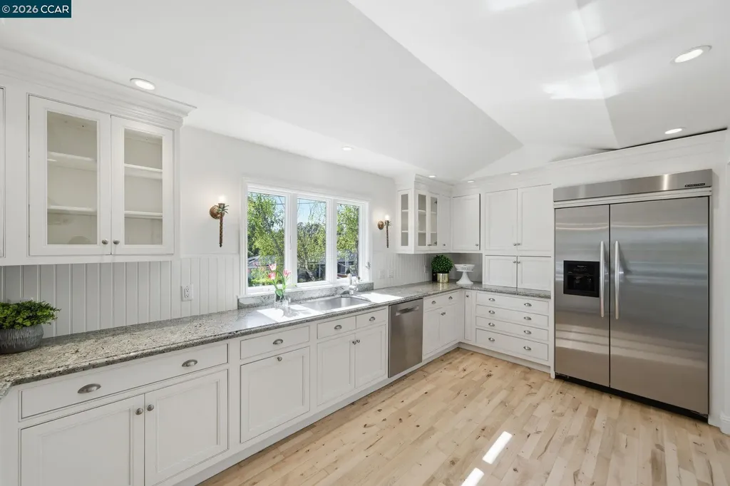 102 Hillcrest Drive Orinda CA 94563