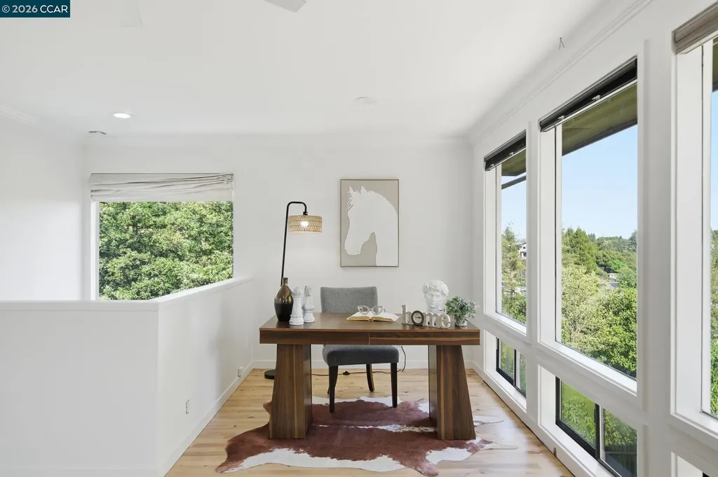 102 Hillcrest Drive Orinda CA 94563