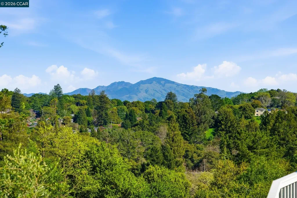 102 Hillcrest Drive Orinda CA 94563