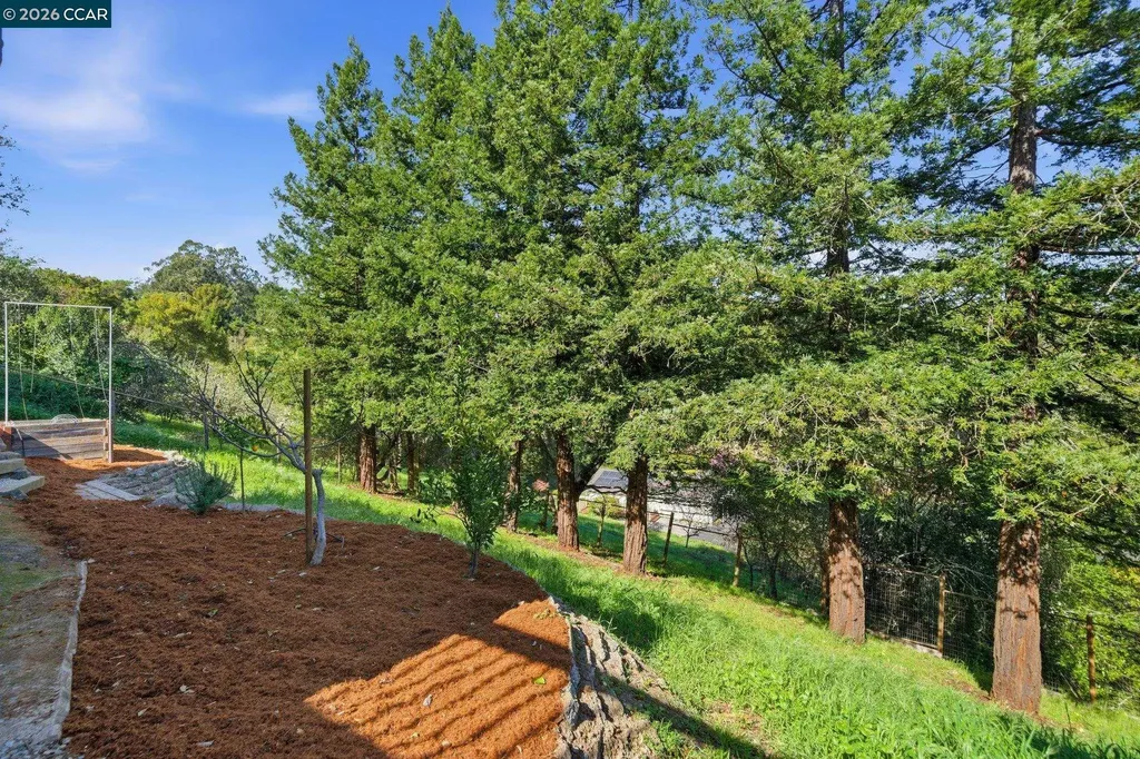 102 Hillcrest Drive Orinda CA 94563