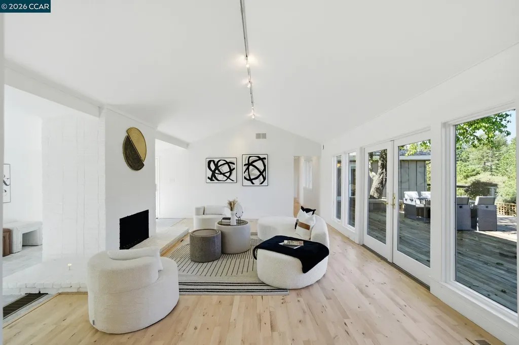 102 Hillcrest Drive Orinda CA 94563