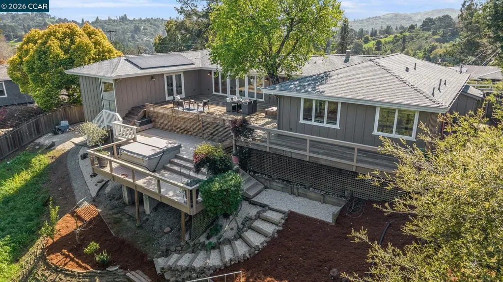 102 Hillcrest Drive Orinda CA 94563