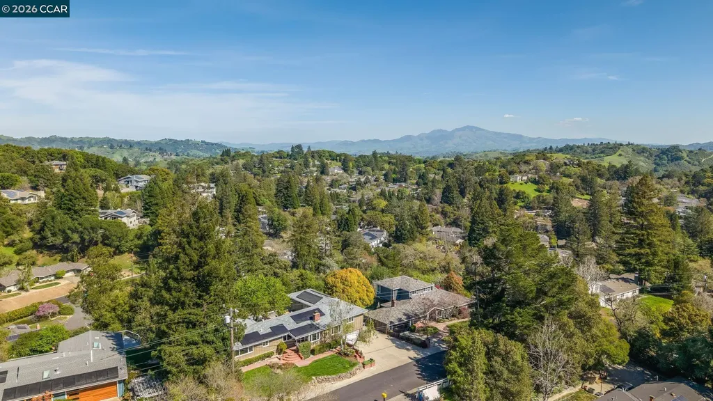 102 Hillcrest Drive Orinda CA 94563