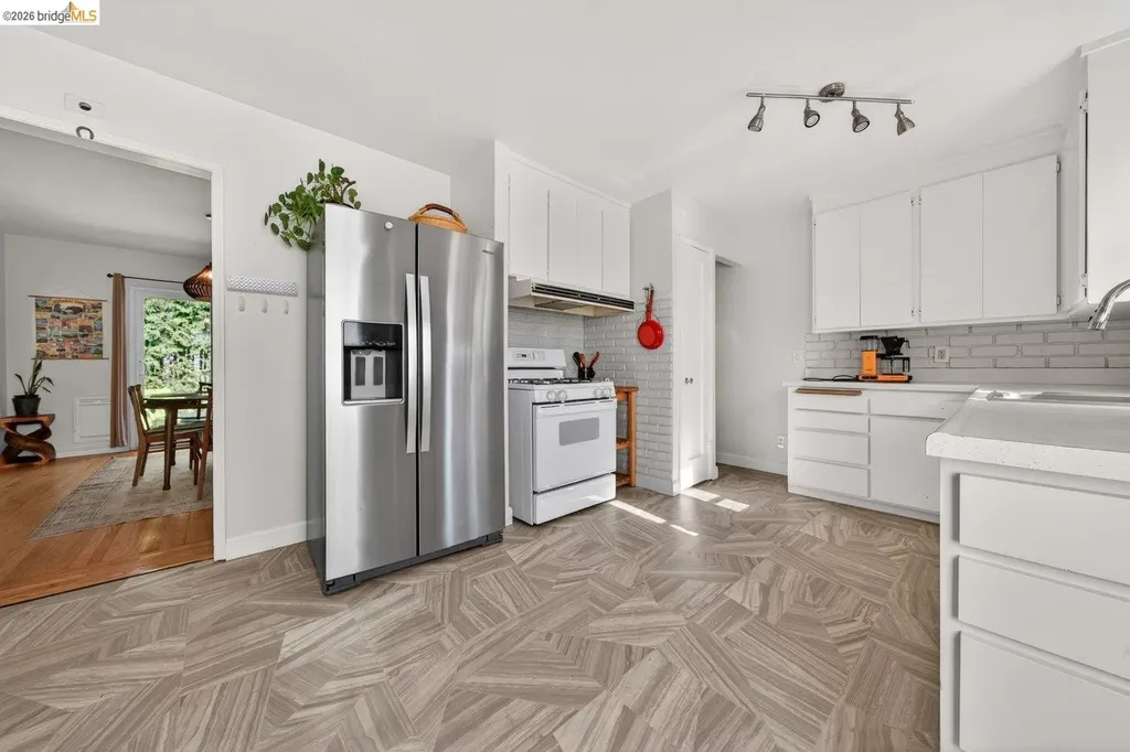 3734 Mcclelland Street Oakland CA 94619