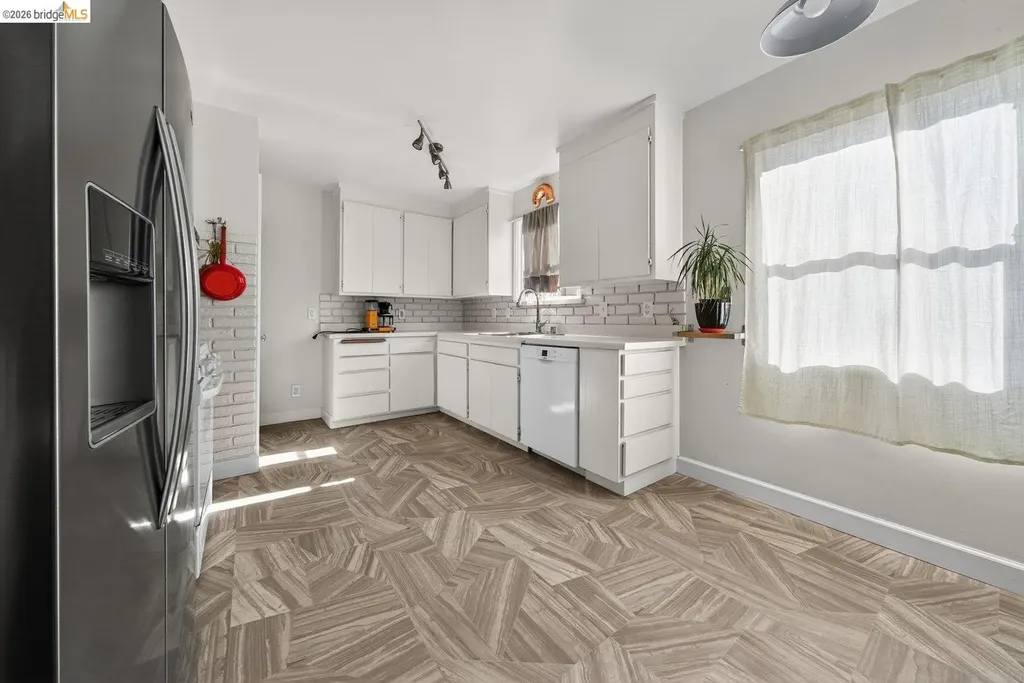 3734 Mcclelland Street Oakland CA 94619