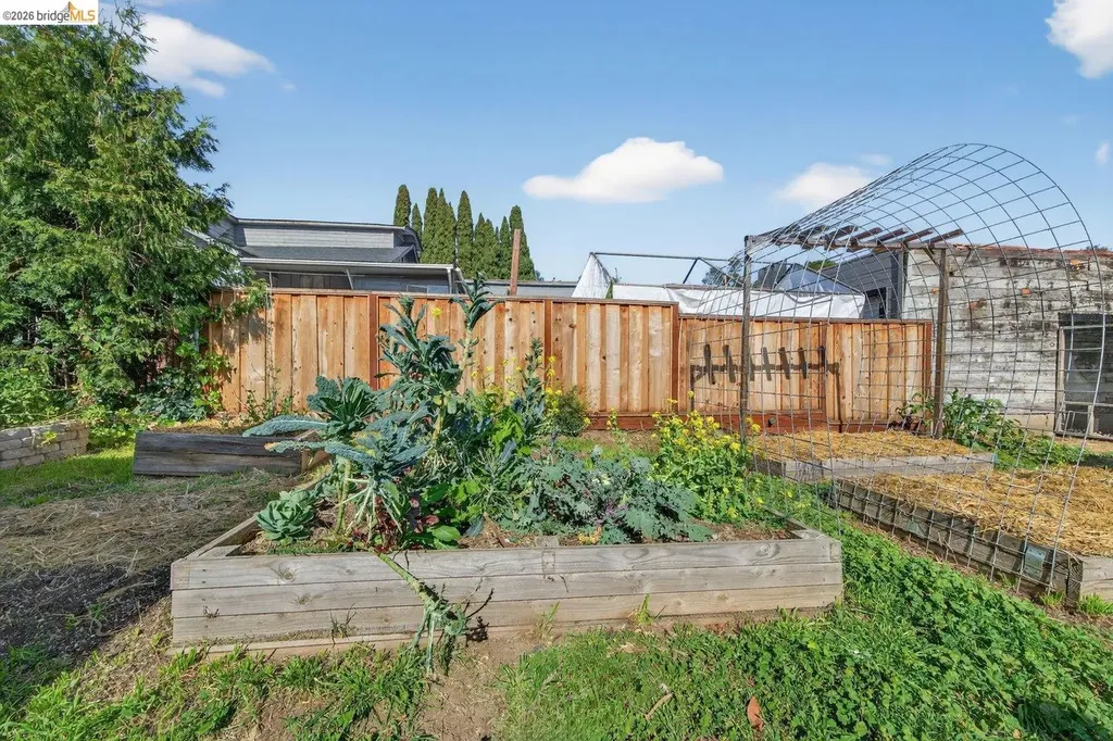 3734 Mcclelland Street Oakland CA 94619