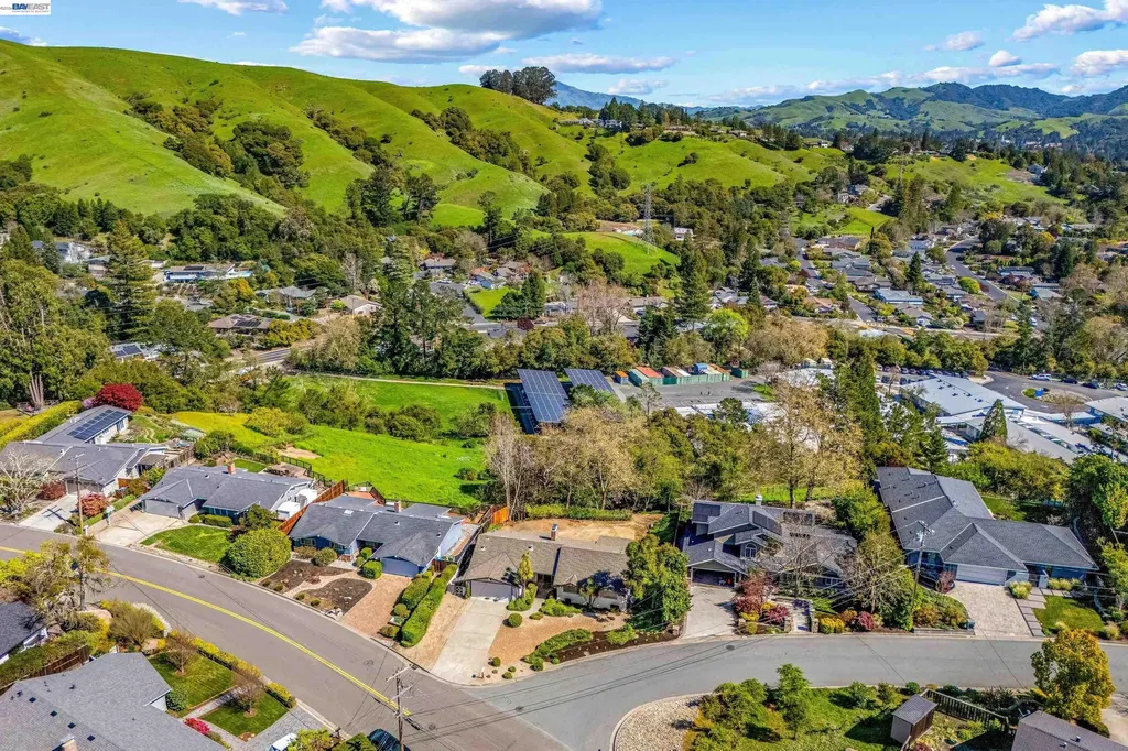 121 Ardith Drive Orinda CA 94563