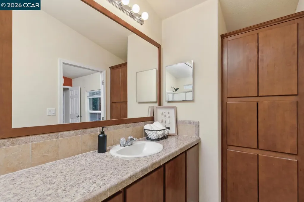 60 Hampton Martinez CA 94553
