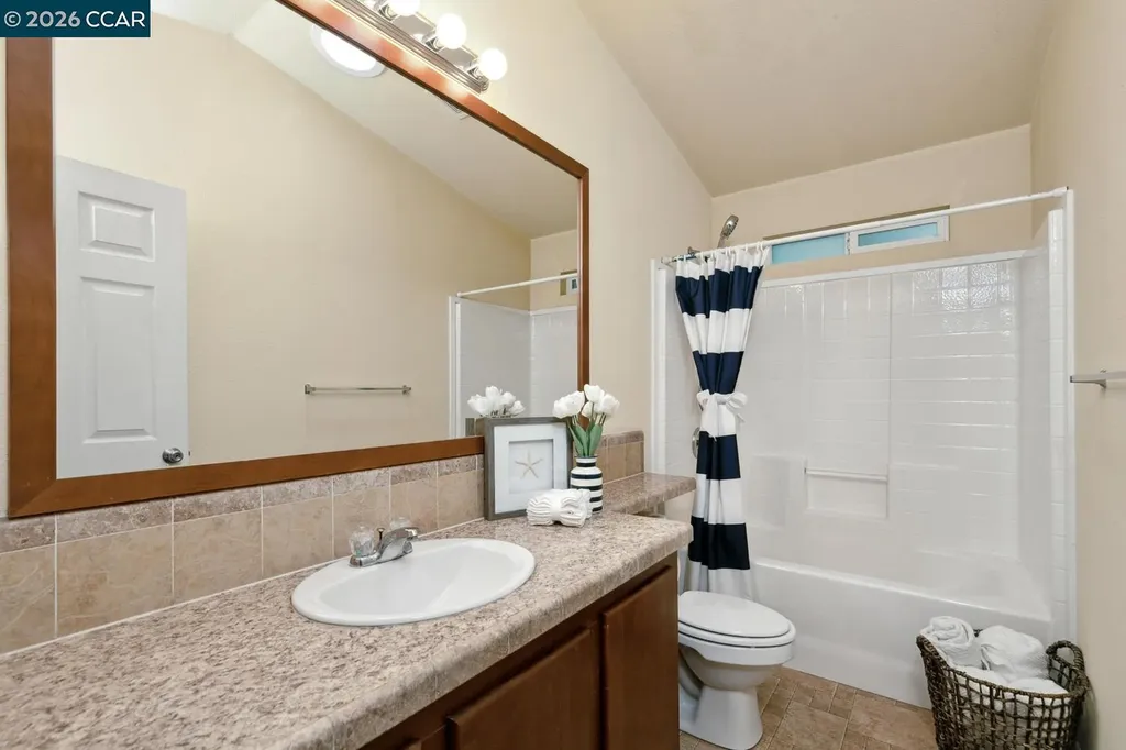 60 Hampton Martinez CA 94553