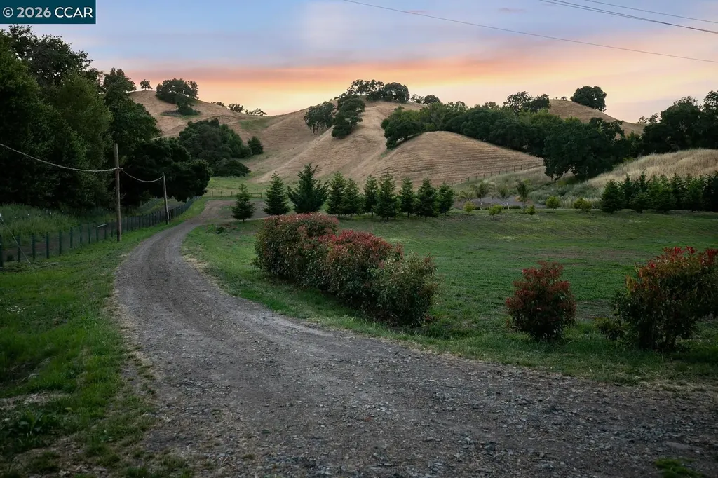 60 Hampton Martinez CA 94553