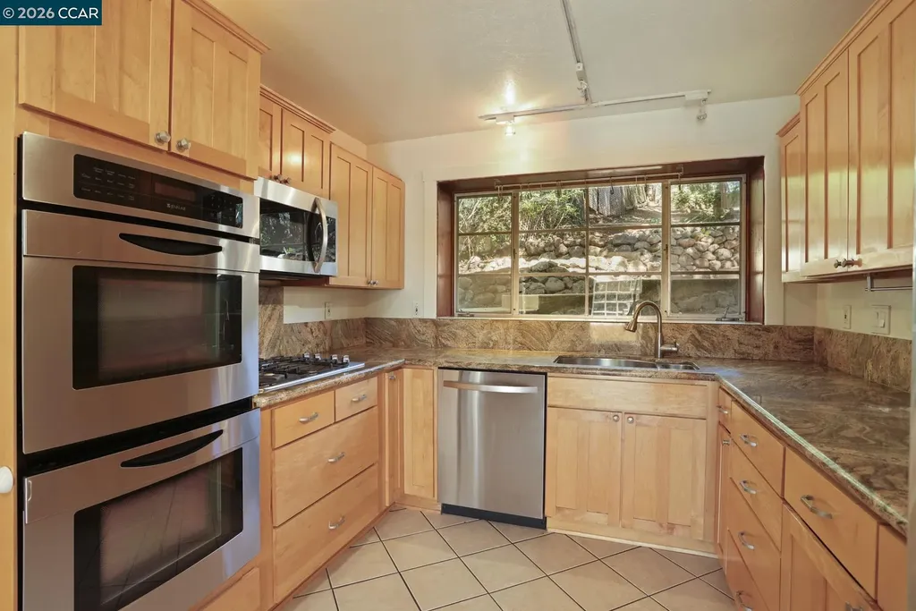 5716 Merriewood Drive Oakland CA 94611