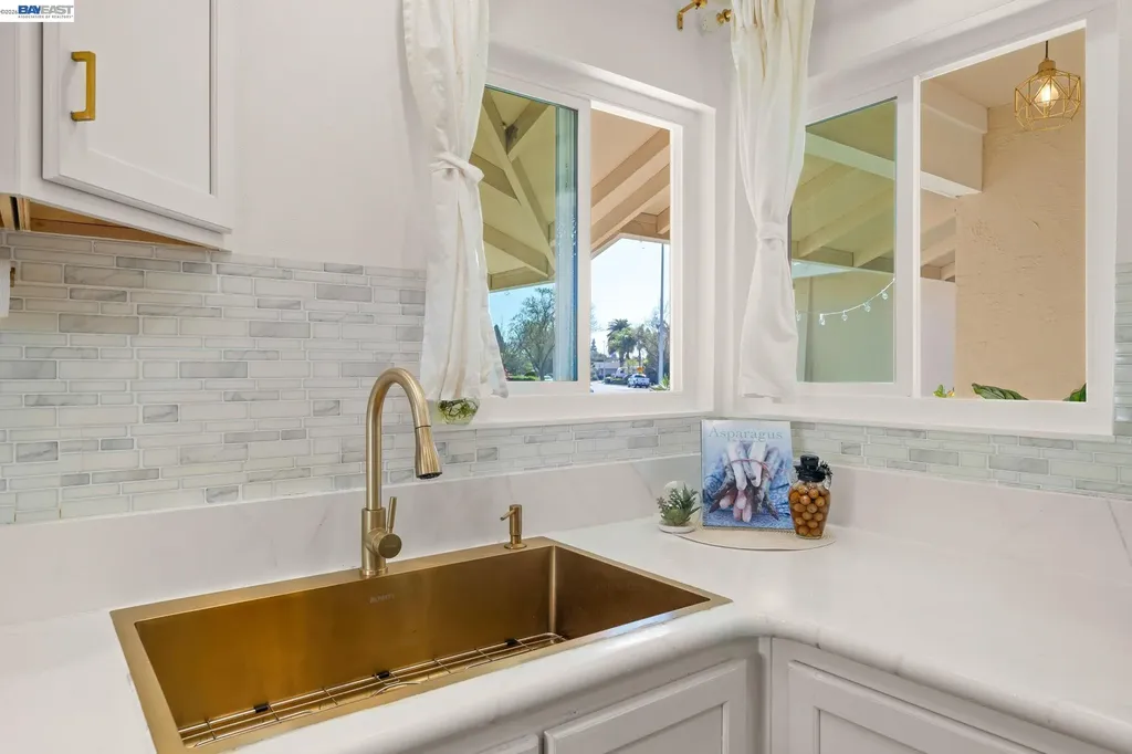 35290 Farnham Drive Newark CA 94560