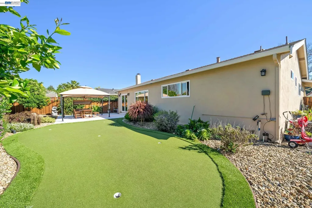 35290 Farnham Drive Newark CA 94560