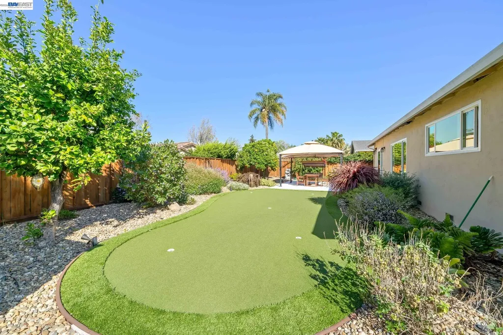 35290 Farnham Drive Newark CA 94560