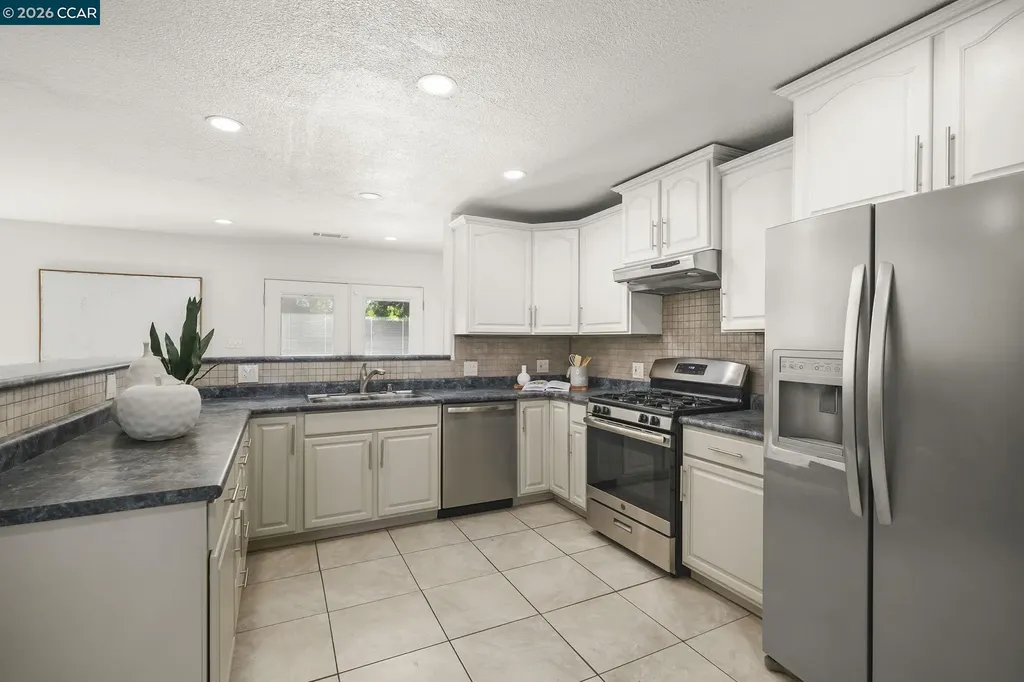 464 Palm Avenue Martinez CA 94553