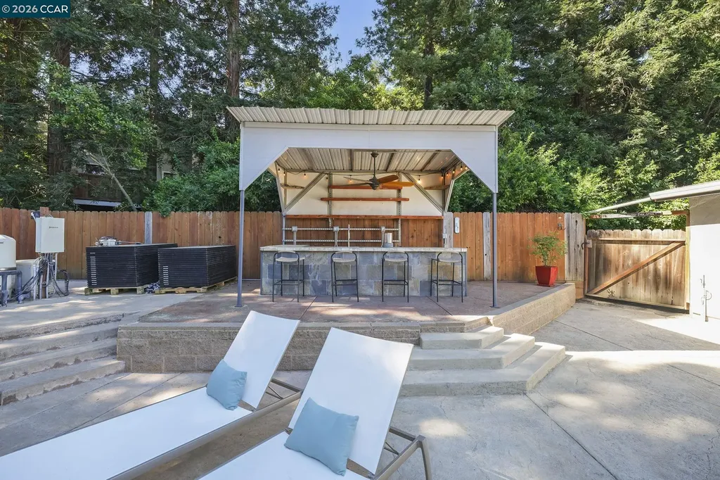 464 Palm Avenue Martinez CA 94553