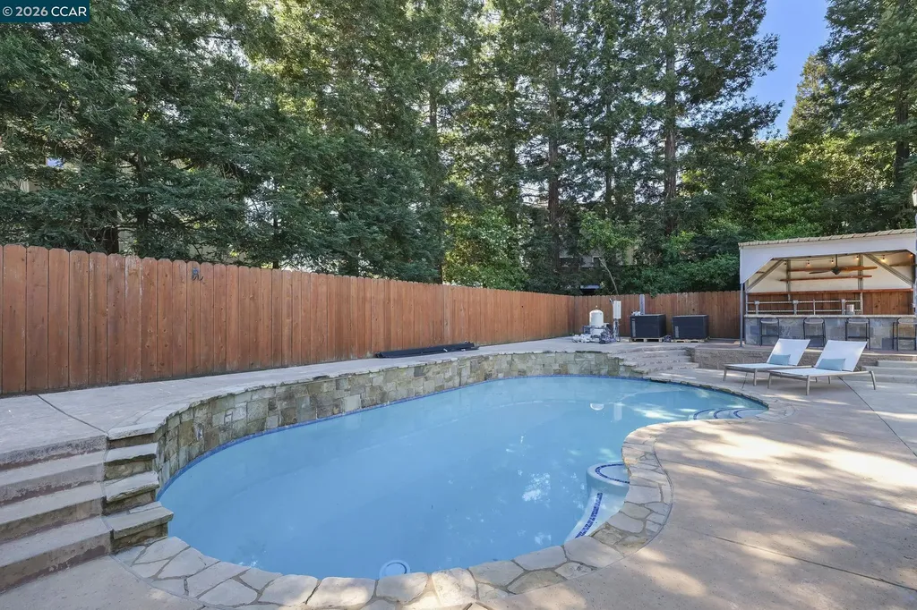 464 Palm Avenue Martinez CA 94553