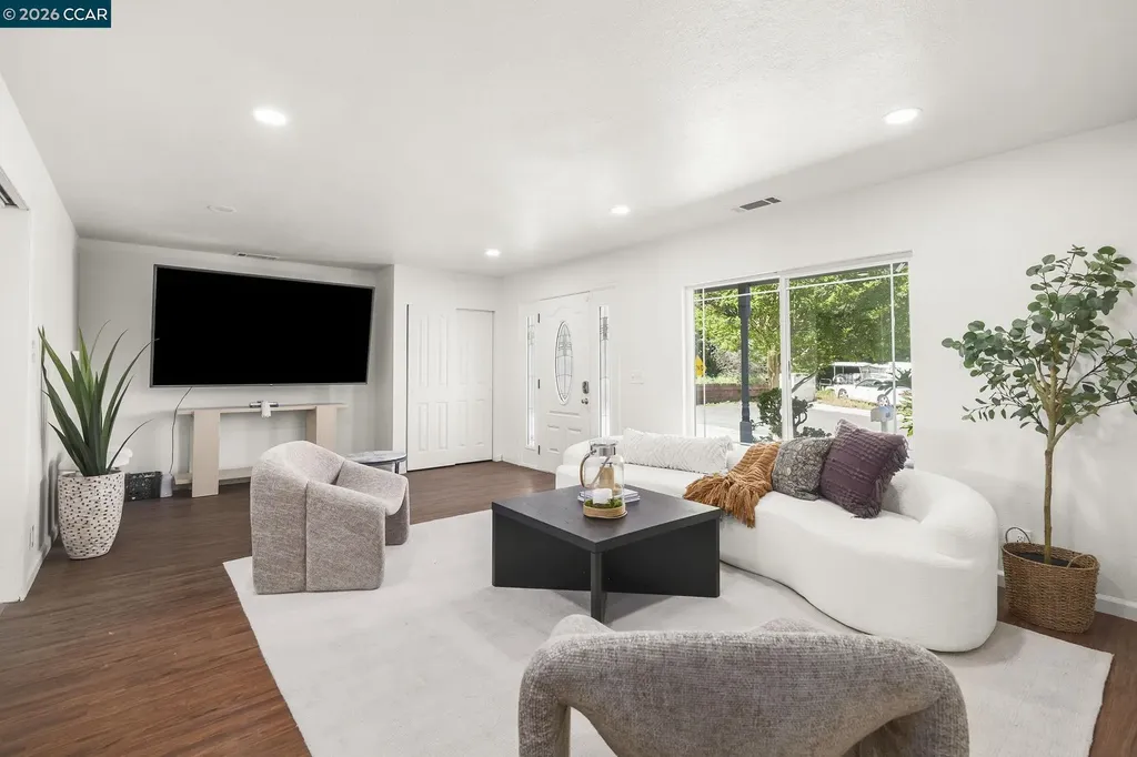 464 Palm Avenue Martinez CA 94553