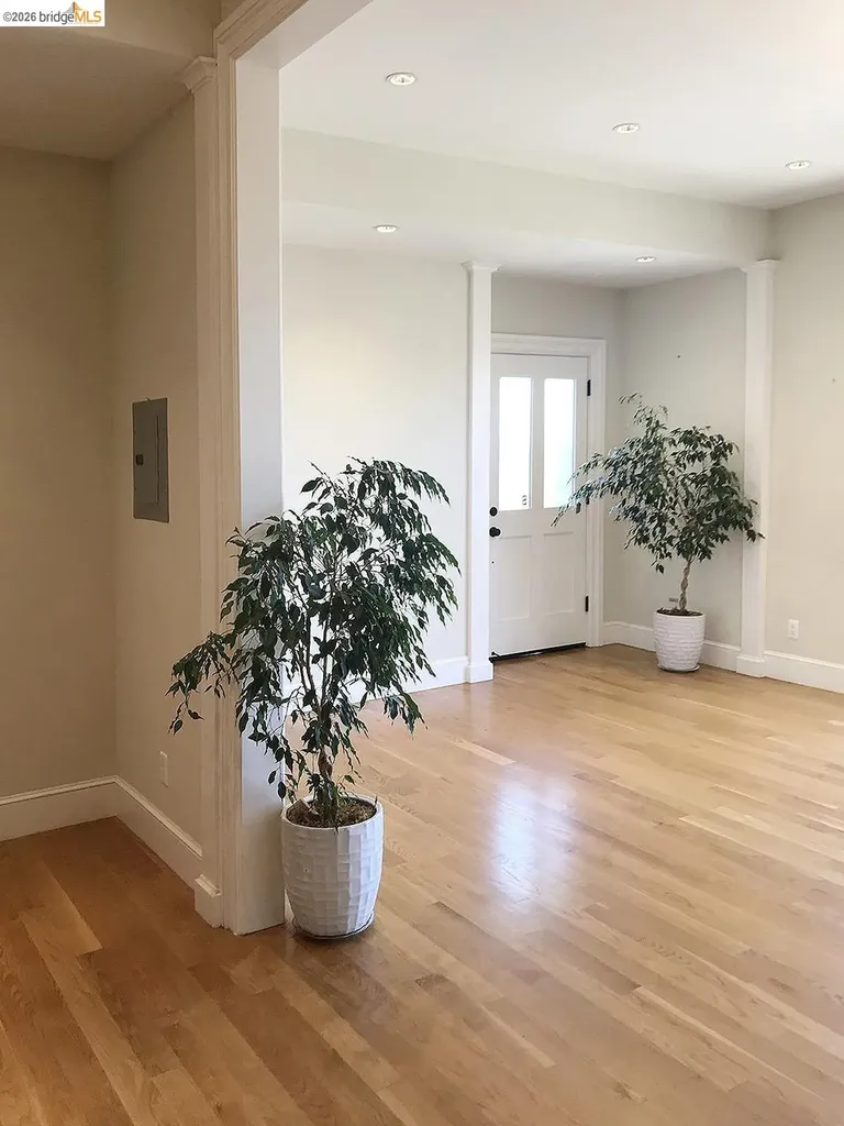 1374 32nd Oakland CA 94602