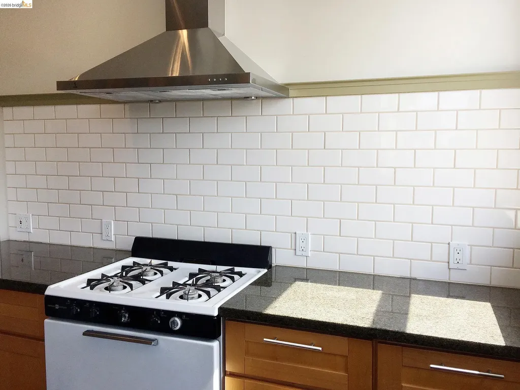 1374 32nd Oakland CA 94602