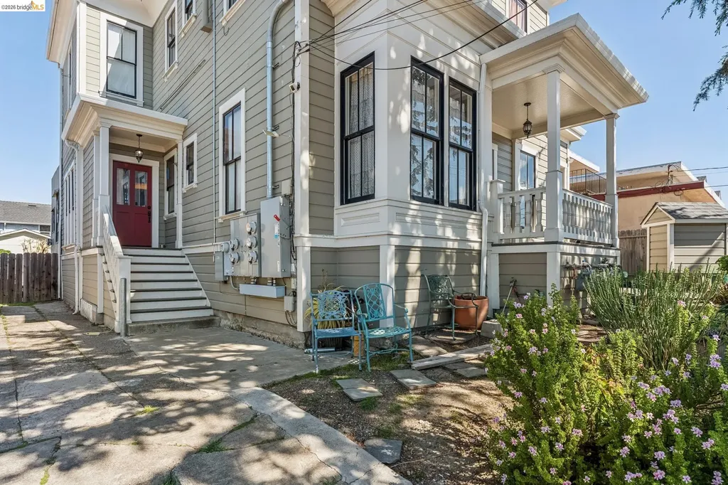 1374 32nd Oakland CA 94602